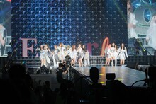 新生E-girlsのパフォーマンスの様子。