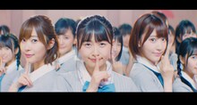 HKT48「キスは待つしかないのでしょうか?」のミュージックビデオのワンシーン。(c)AKS