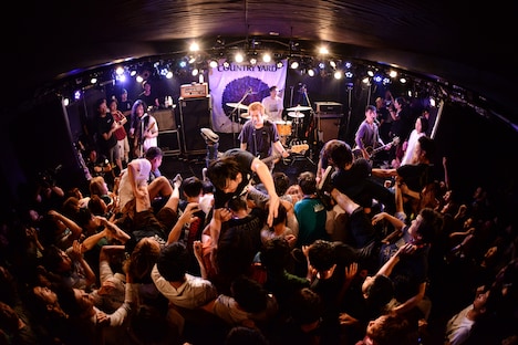 COUNTRY YARD「ONE TOUR」東京・新代田FEVER公演の様子。（撮影：半田安政[Showcase]）