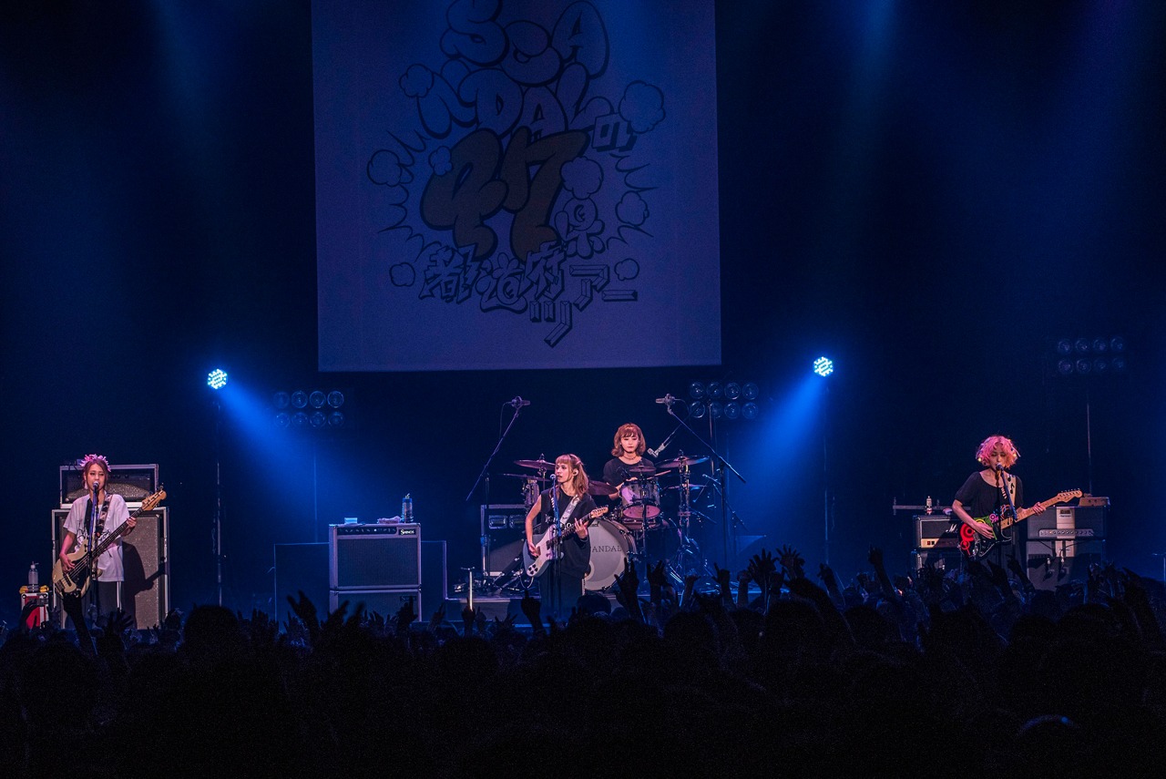 SCANDAL「SCANDAL TOUR 2017『SCANDALの47都道府県ツアー』」東京・チームスマイル・豊洲PIT公演の様子。（撮影：中島真）