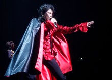 及川光博「ワンマンショーツアー2017『FUNK A LA MODE』」最終公演の様子。（撮影：川田洋司）