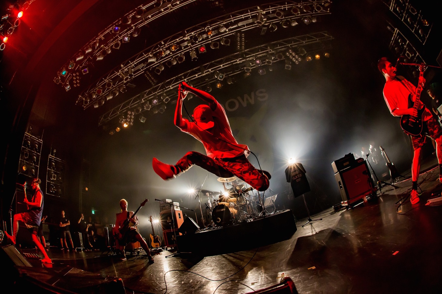 SHADOWS「OPERATION ATTIC TOUR」東京・TSUTAYA O-EAST公演の様子。（Photo by TAKASHI KONUMA）