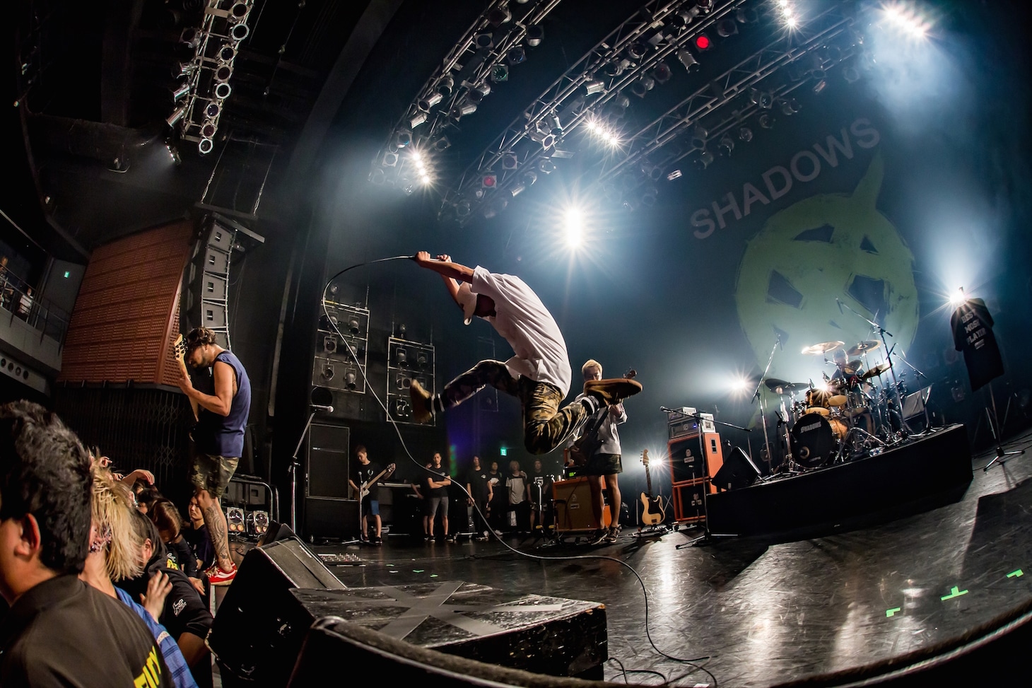 SHADOWS「OPERATION ATTIC TOUR」東京・TSUTAYA O-EAST公演の様子。（Photo by TAKASHI KONUMA）