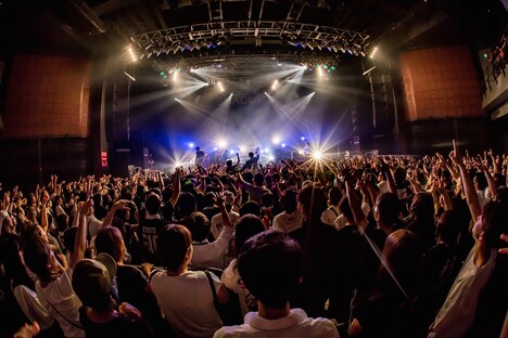 SHADOWS「OPERATION ATTIC TOUR」東京・TSUTAYA O-EAST公演の様子。（Photo by TAKASHI KONUMA）