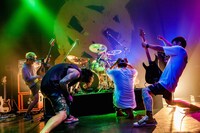 SHADOWS「OPERATION ATTIC TOUR」東京・TSUTAYA O-EAST公演の様子。（Photo by TAKASHI KONUMA）