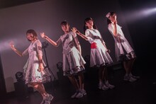 sora tob sakana「星間線上のサカナ」東京・WWW X公演の様子。（写真提供：Zi:zoo）