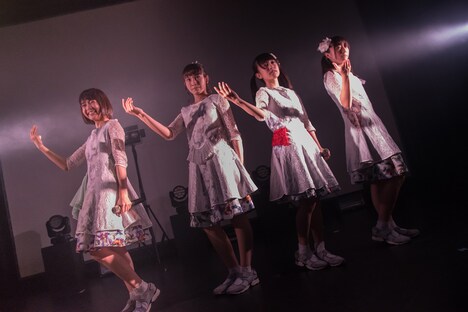 sora tob sakana「星間線上のサカナ」東京・WWW X公演の様子。（写真提供：Zi:zoo）