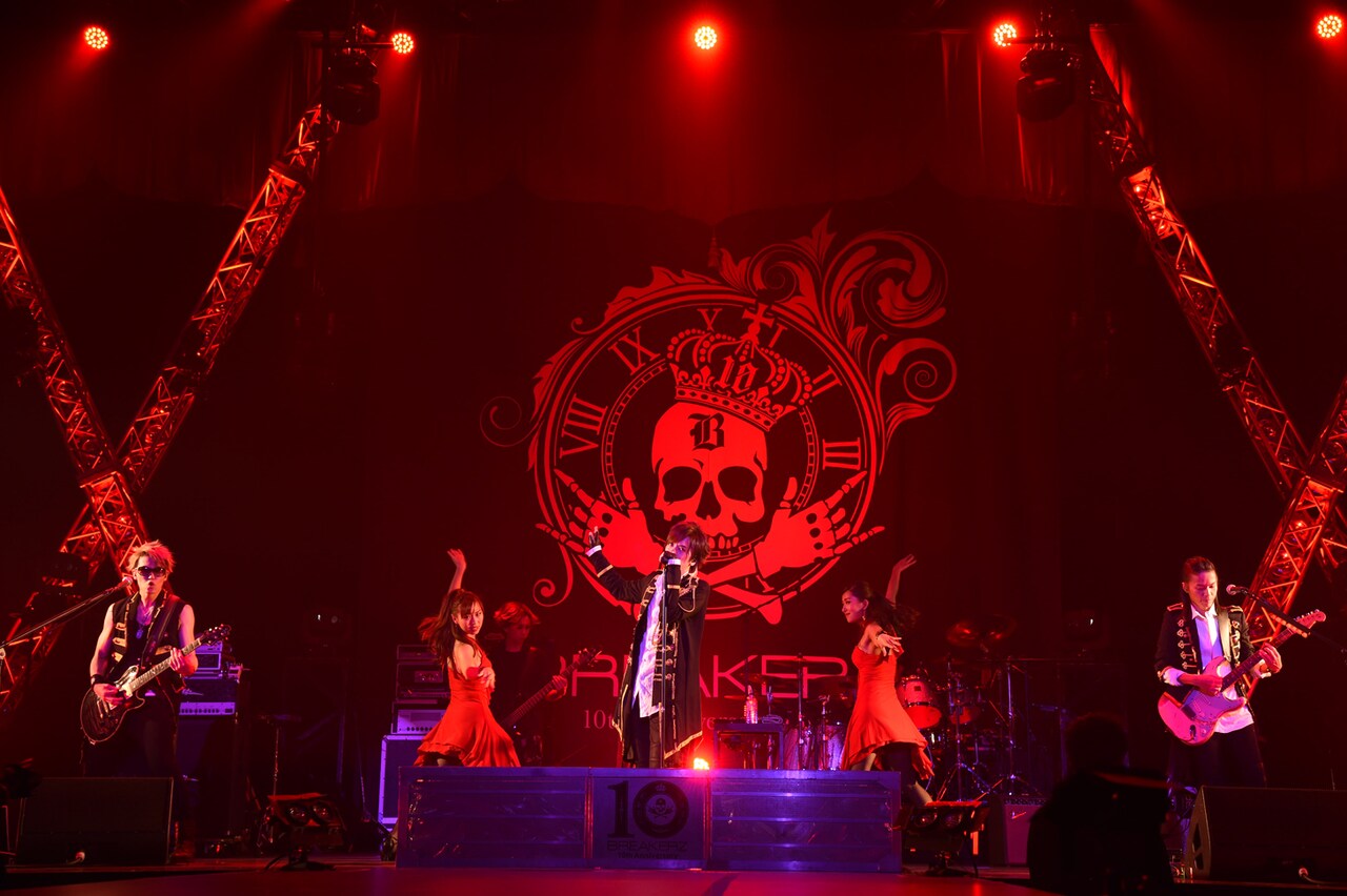 一緒に夢を叶えていこうぜ！BREAKERZ、デビュー10年ライブで4年越しの“約束”果たす