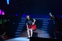 安本彩花と最後のダンスバトルを繰り広げるも、足がかゆくなりリタイアする中山莉子。