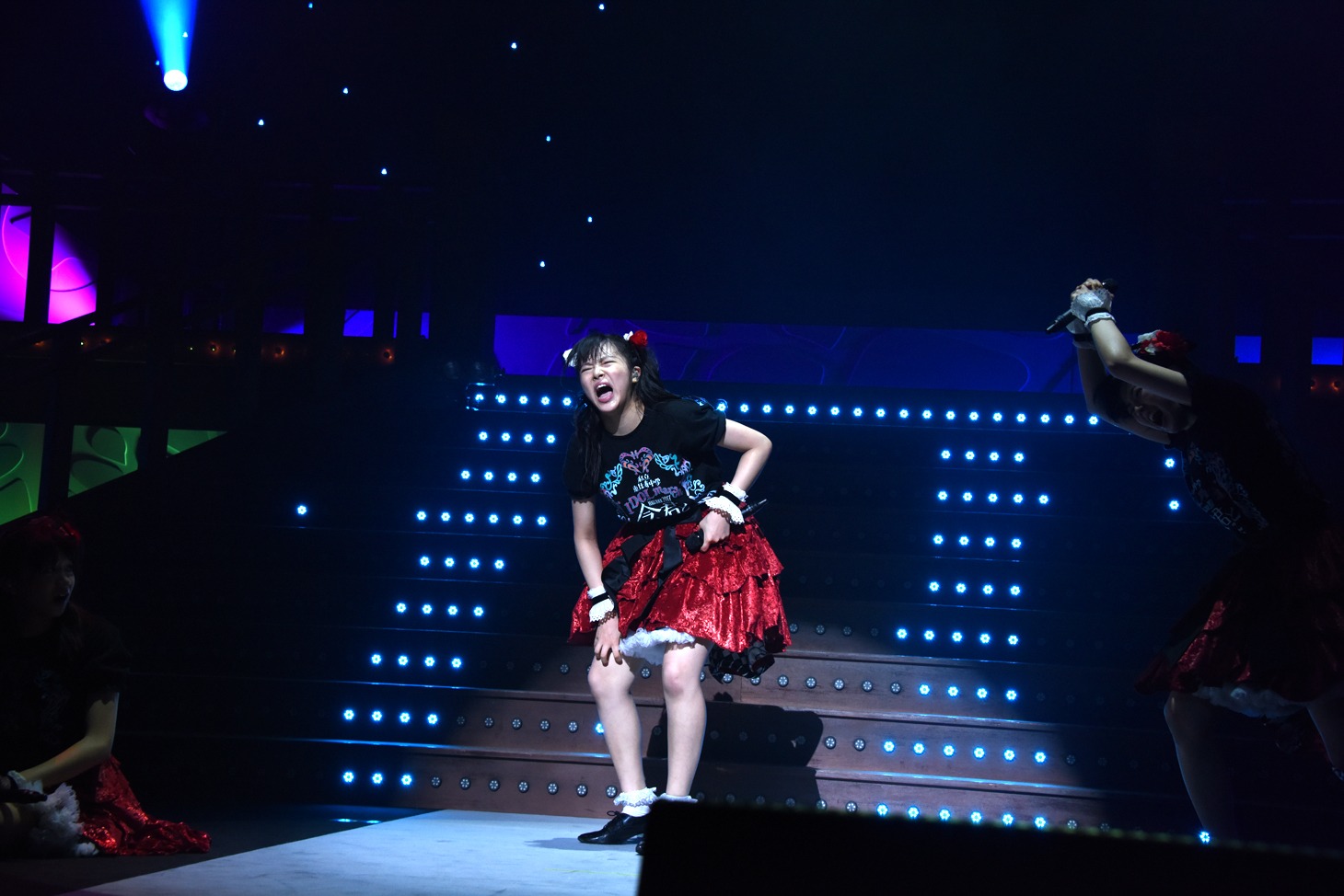 安本彩花と最後のダンスバトルを繰り広げるも、足がかゆくなりリタイアする中山莉子。