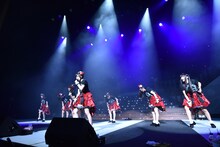 ダンスバトルを繰り広げたエビ中。