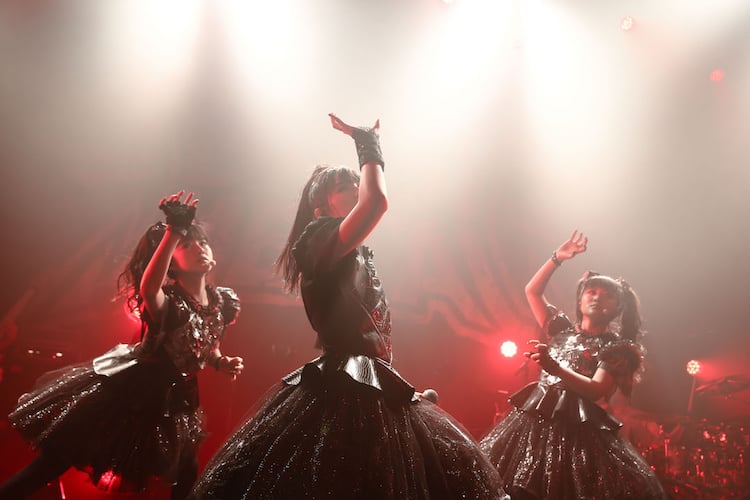 BABYMETAL、男だらけの赤坂BLITZで5大キツネ祭り開幕 - 音楽ナタリー 