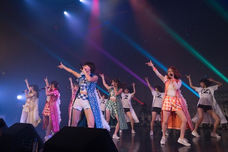 アップアップガールズ（仮）「ライブハウスツアー2017 アップアップガールズ（仮）∞ Lives Change & Evolution」東京・Zepp Tokyo公演の様子。（写真提供：YU-Mエンターテインメント）
