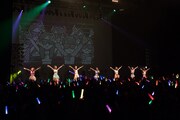アップアップガールズ（仮）「ライブハウスツアー2017 アップアップガールズ（仮）∞ Lives Change & Evolution」東京・Zepp Tokyo公演の様子。（写真提供：YU-Mエンターテインメント）