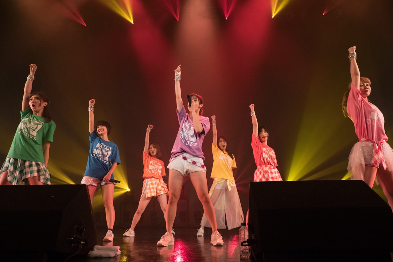 アップアップガールズ（仮）「ライブハウスツアー2017 アップアップガールズ（仮）∞ Lives Change & Evolution」東京・Zepp Tokyo公演の様子。（写真提供：YU-Mエンターテインメント）