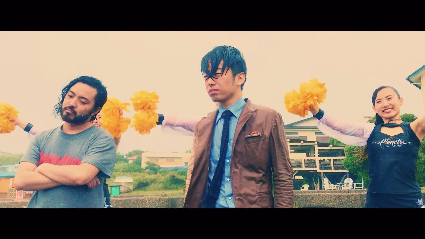 androp「SOS! feat. Creepy Nuts」ミュージックビデオのワンシーン。