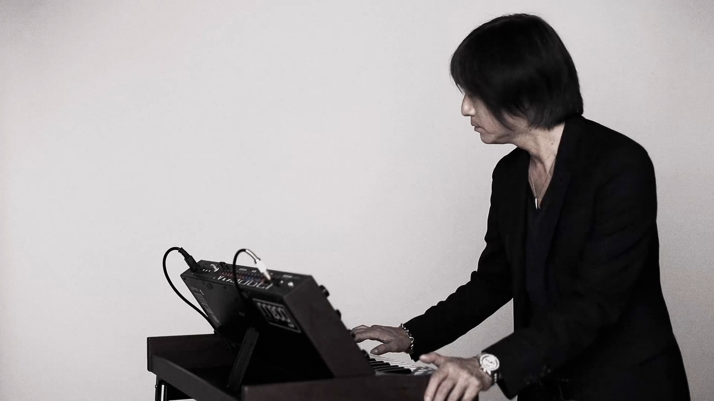Reborn-Art Session（櫻井和寿 小林武史）「What is Art?」ミュージックビデオのワンシーン。