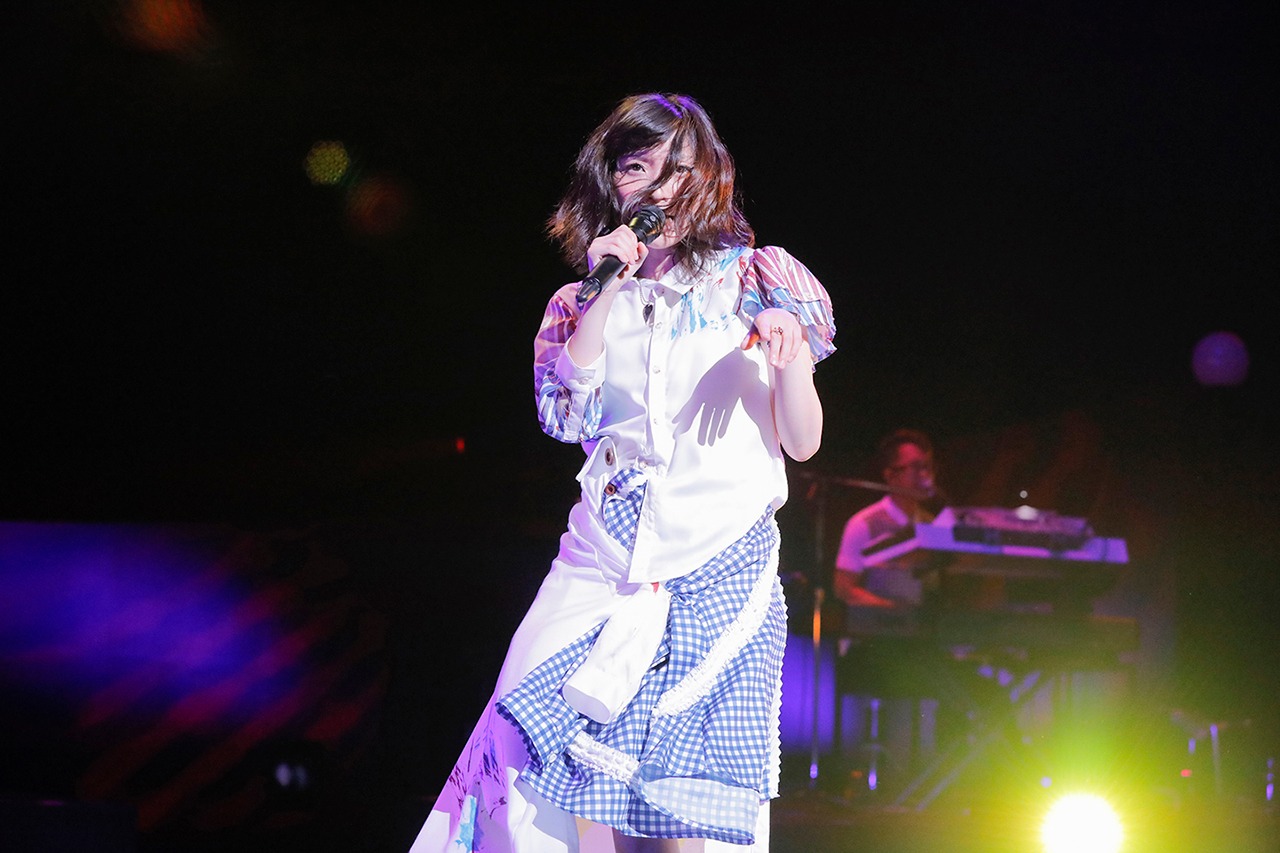 有安杏果「ココロノセンリツ ～Feel a heartbeat～ Vol.1」東京・東京国際フォーラム ホールA公演の様子。（photo by HAJIME KAMIIISAKA+Z）