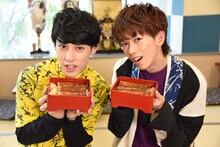 「次ナルTV-G」MCのユースケとリョウガ（超特急）。