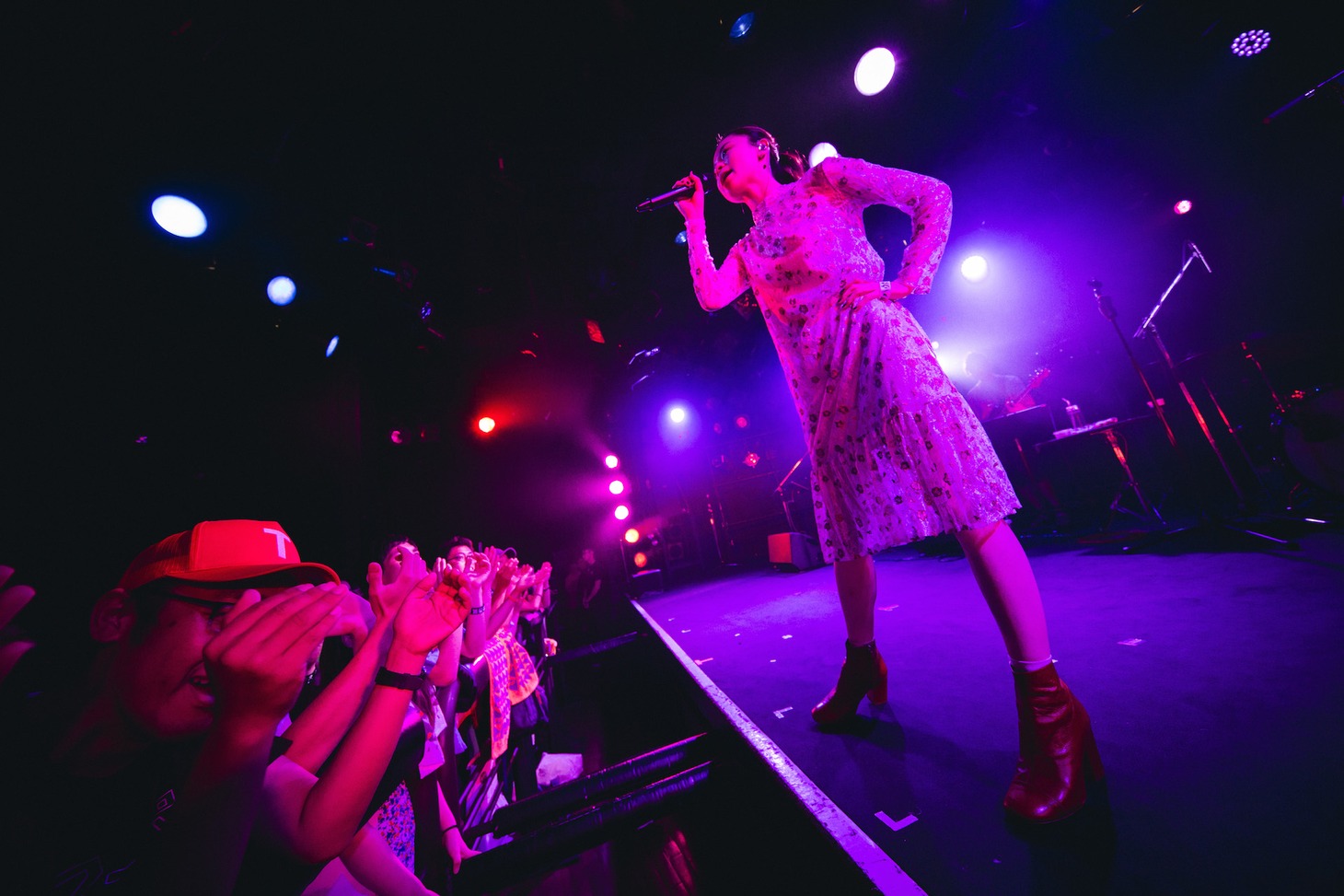 「片平里菜 2マンツアー2017 “LOVE”ツアー」東京・渋谷CLUB QUATTRO公演の様子。（撮影：山川哲矢）
