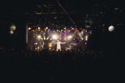 「片平里菜 2マンツアー2017 “LOVE”ツアー」東京・渋谷CLUB QUATTRO公演の様子。（撮影：山川哲矢）