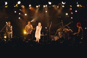 「片平里菜 2マンツアー2017 “LOVE”ツアー」東京・渋谷CLUB QUATTRO公演の様子。（撮影：山川哲矢）
