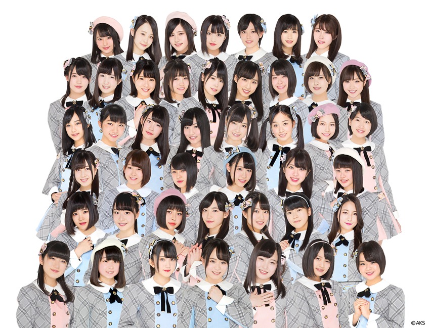 AKB48チーム8。上から3段目の右から3番目が平野ひかる。