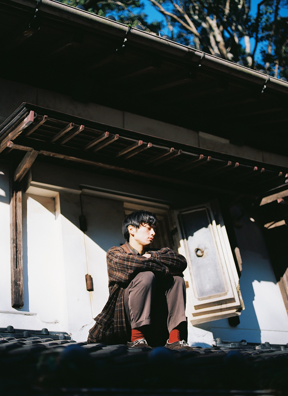 MONO NO AWARE「人生、山おり谷おり」アナログ盤付属ZINEに掲載される撮りおろしカット。（撮影：マスダレンゾ）