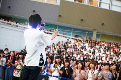 天月-あまつき-「Mr.Fake / ツナゲル」発売記念フリーライブの様子。(撮影:寒川大輔)