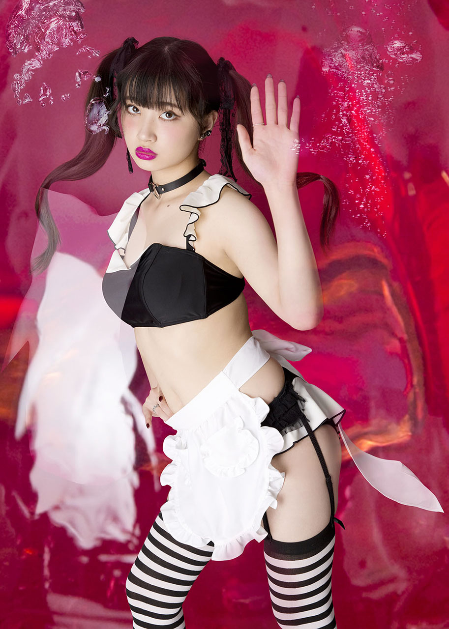 人気画像6位は「黒宮れい1stフォトブック発売、3人の写真家が新たな魅力切り取る」より、黒宮れい「0 - rei -」のワンカット。（撮影：四方あゆみ）
