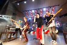 Mrs. GREEN APPLE（撮影：ウチダ アキヤ）