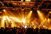 Maison book girl with カオティック・スピードキング（撮影：西槇太一）