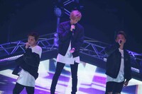 w-inds.「w-inds. LIVE TOUR 2017 "INVISIBLE"」埼玉・サンシティホール公演の様子。