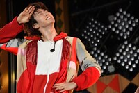 ウィンクをするユーキ。