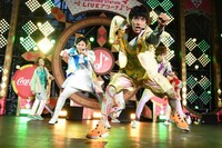 「My Buddy」を披露する超特急。