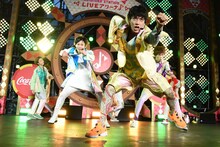 「My Buddy」を披露する超特急。