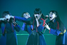 BiSHのライブの様子。