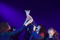 BiSH「プロミスザスター」パフォーマンスの様子。