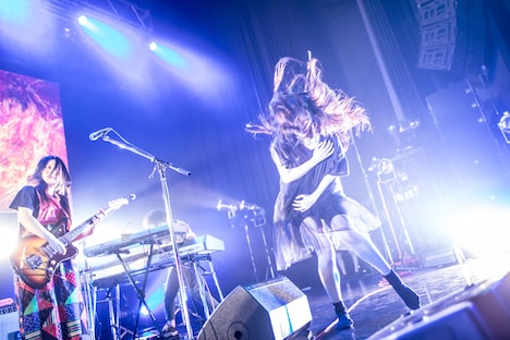 「ピンクメトセラ」でダンスを披露する私。。（Photo by Masayo）