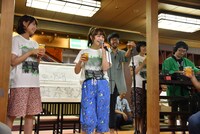 乾杯の音頭をとるNao☆。