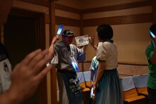 客席を回るMegu。