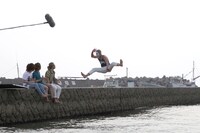 「ICE BOX」新CM「夏のビーチ編」メイキングカット