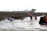 「ICE BOX」新CM「夏のビーチ編」メイキングカット