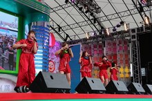 「めざましライブ」でのLittle Glee Monsterのパフォーマンスの様子。（写真提供：ソニー・ミュージックレコーズ）