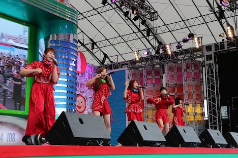 「めざましライブ」でのLittle Glee Monsterのパフォーマンスの様子。（写真提供：ソニー・ミュージックレコーズ）