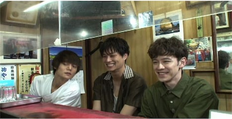 左から窪田正孝、鈴木伸之、ウエンツ瑛士。(c)日本テレビ