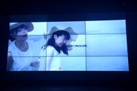 ビーチが舞台のオープニングムービー。