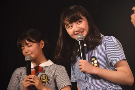 左からハコイリ▽ムスメ第1期メンバーの我妻桃実、鉄戸美桜。