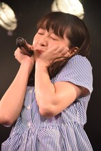 “アニメのツンデレな女の子のものまね”を披露する鉄戸美桜。