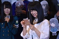 「欅のキセキ」をプレイする長濱ねる。